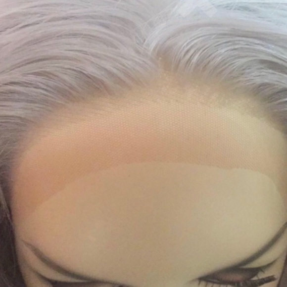 ?ABBY 22” ASH GREY  WAVY LACE-FRONT  WIG? *NWT*